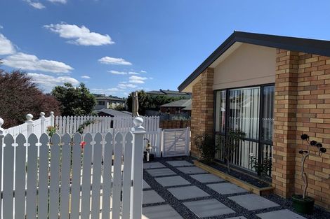 Photo of property in 10 Nimstedt Avenue, Oteha, Auckland, 0632