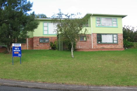 Photo of property in 39 Sylvan Crescent, Te Atatu South, Auckland, 0610
