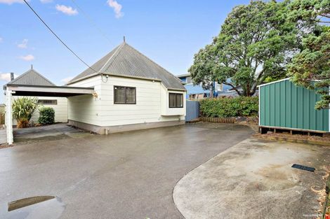 Photo of property in 46 Hobsonville Road, West Harbour, Auckland, 0618