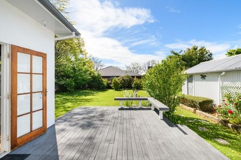 Photo of property in 15 Elmira Avenue, Hokowhitu, Palmerston North, 4410
