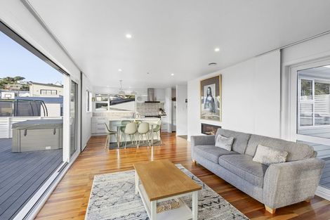 Photo of property in 3 Terrace Road, Titahi Bay, Porirua, 5022
