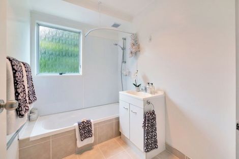 Photo of property in 12 Topliss Drive, Northcross, Auckland, 0632