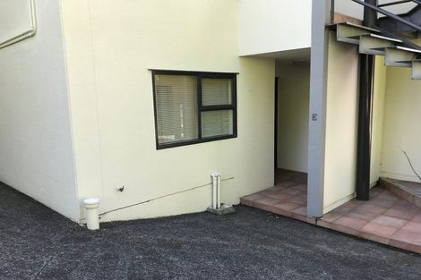 Photo of property in 8e Arotau Place, Grafton, Auckland, 1023