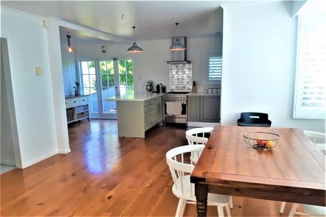 Photo of property in 40 Tiri Tiri Road, Birkdale, Auckland, 0626