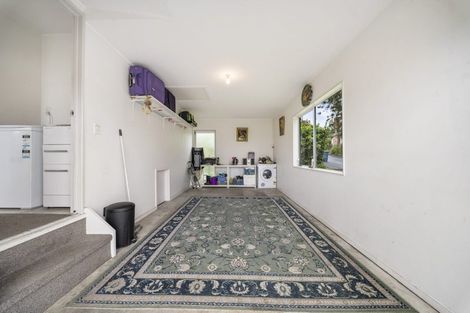 Photo of property in 2 Davern Lane, New Lynn, Auckland, 0600