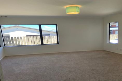 Photo of property in 6 Ashton Fitchett Drive, Brooklyn, Wellington, 6021