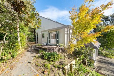 Photo of property in 6 Tree Fern Trail, Campbells Bay, Auckland, 0630