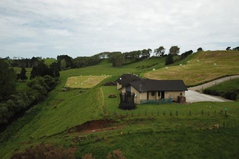 Photo of property in 326 Paraite Road, Paraite, New Plymouth, 4373