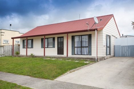Photo of property in 79 Hillcrest Drive, Kelvin Grove, Palmerston North, 4414