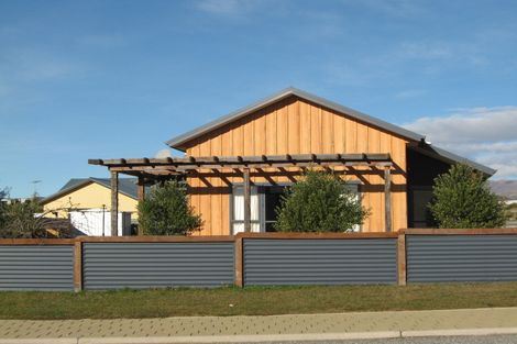 Photo of property in 17 Kings Drive, Wanaka, 9305