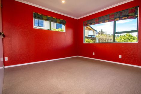 Photo of property in 102 Pacific Drive, Fitzherbert, Palmerston North, 4410