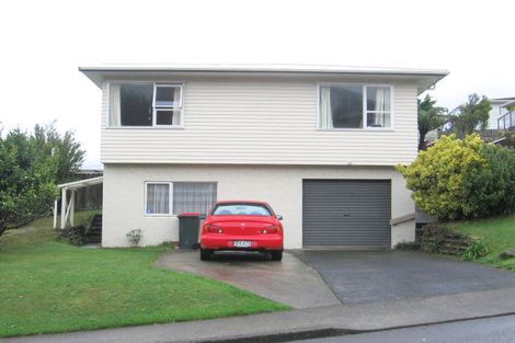 Photo of property in 28 Fitzpatrick Street, Newlands, Wellington, 6037
