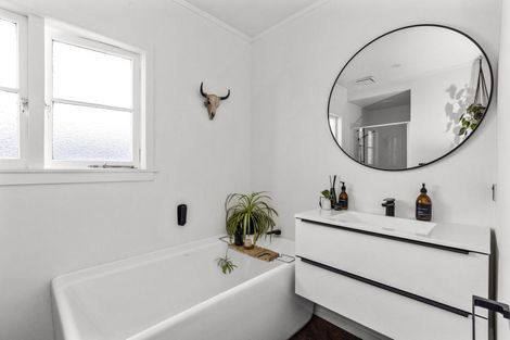 Photo of property in 709 Grove Road, Mayfair, Hastings, 4122