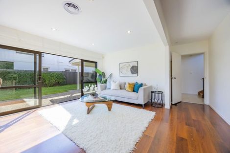 Photo of property in 13 Knightsbridge Drive, Forrest Hill, Auckland, 0620
