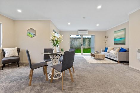 Photo of property in 20 Quincey Place, Massey, Auckland, 0614