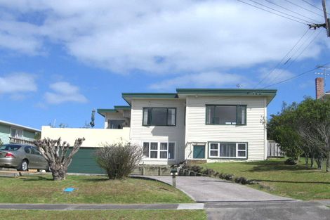 Photo of property in 41 Pupuke Road, Birkenhead, Auckland, 0627