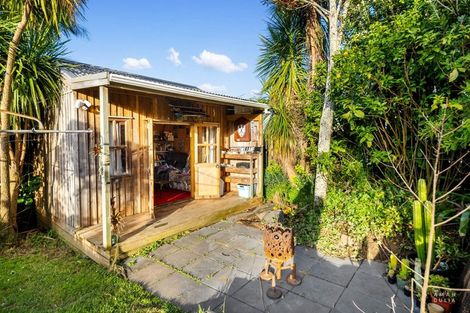 Photo of property in 62 Stottholm Road, Titirangi, Auckland, 0604