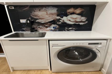 Photo of property in 37 Huntington Park Drive, Greenhithe, Auckland, 0632