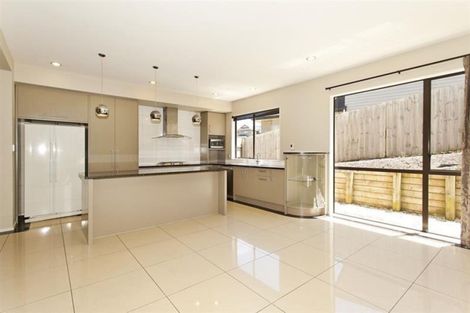 Photo of property in 13 Keating Rise, Northcross, Auckland, 0632