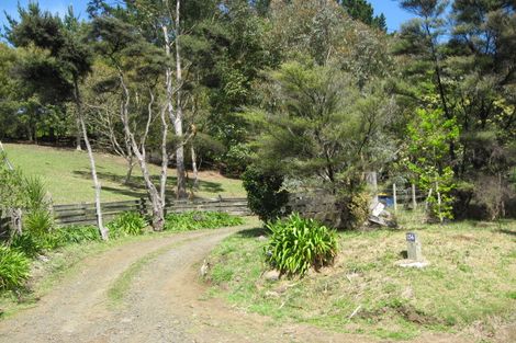 Photo of property in 134 Bethells Road, Waitakere, Henderson, 0781