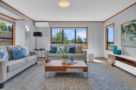 Photo of property in 14 Deverell Place, Northcross, Auckland, 0632