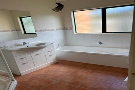 Photo of property in 4 George Deane Place, Greenhithe, Auckland, 0632