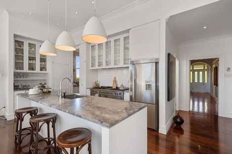 Photo of property in 77 Hinemoa Street, Birkenhead, Auckland, 0626