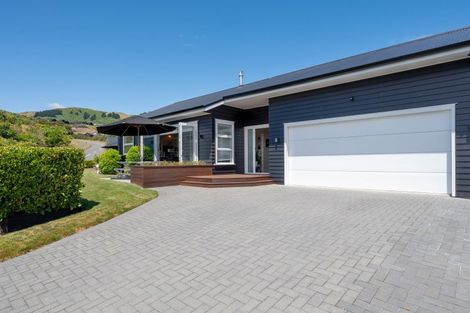 Photo of property in 1 Peregrine Place, Kinloch, Taupo, 3377