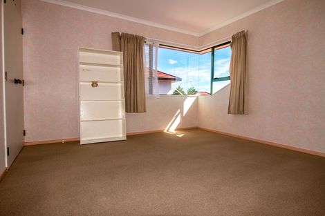 Photo of property in 102 Pacific Drive, Fitzherbert, Palmerston North, 4410