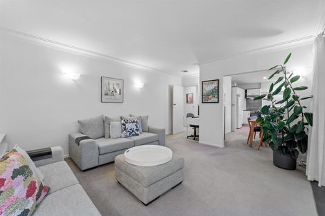 Photo of property in 4/2 Argyle Terrace, Milford, Auckland, 0620