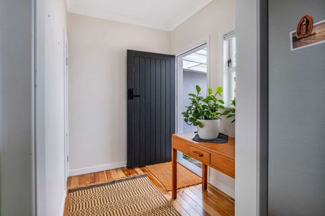 Photo of property in 1 Durie Vale Road, Durie Hill, Whanganui, 4500