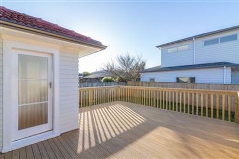Photo of property in 2 Totara Road, Te Atatu Peninsula, Auckland, 0610