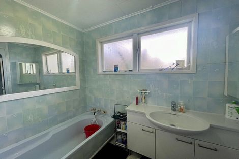 Photo of property in 5 Mcclintock Road, Massey, Auckland, 0614