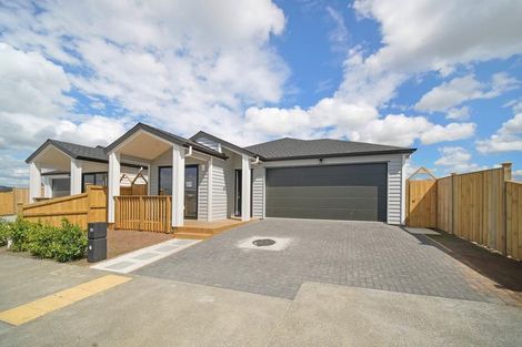 Photo of property in 15 Kaapehu Street, Karaka, 2578