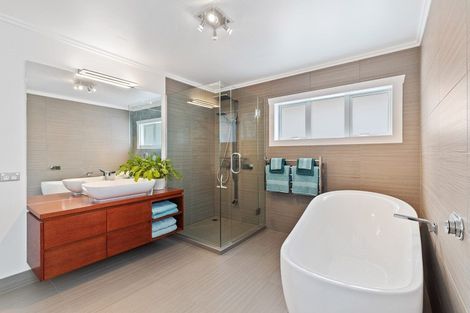 Photo of property in 5a Marine Terrace, Bayswater, Auckland, 0622