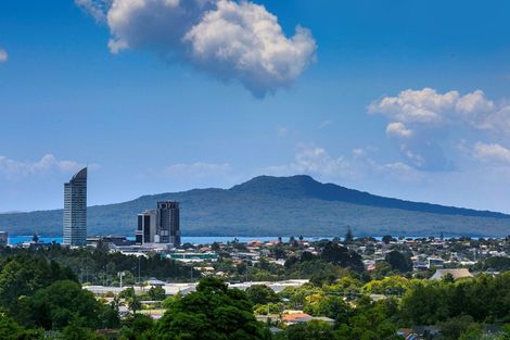 Photo of property in 1/2 Hume Drive, Hillcrest, Auckland, 0627