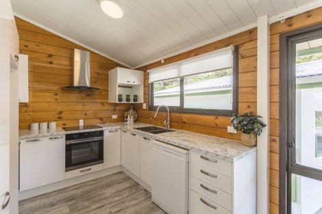 Photo of property in 30 Hookway Grove, Paraparaumu, 5032