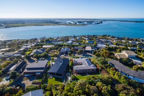 Photo of property in 10 Hilltop Lane, Mount Pleasant, Christchurch, 8081