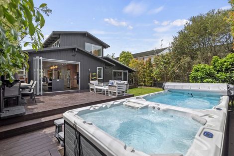 Photo of property in 37 Belle Vue Avenue, Northcote Point, Auckland, 0627