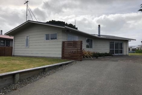 Photo of property in 52 Sarah Street, Waikawa Beach, Levin, 5573