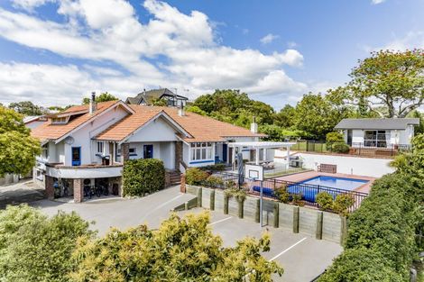 Photo of property in 60 Milton Road, Bluff Hill, Napier, 4110