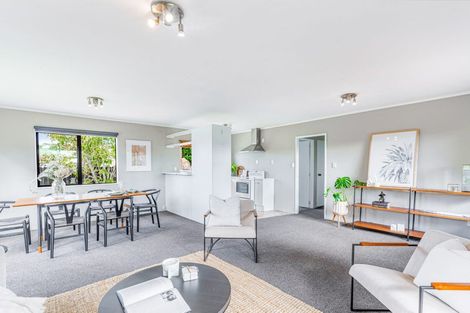 Photo of property in 2/91a Beach Road, Te Atatu Peninsula, Auckland, 0610