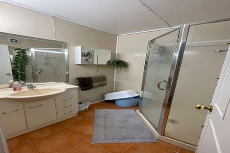 Photo of property in 50 Highland Park Drive, Highland Park, Auckland, 2010