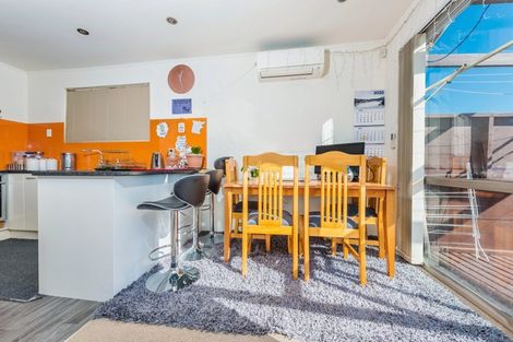 Photo of property in 2 Doone Place, Massey, Auckland, 0614