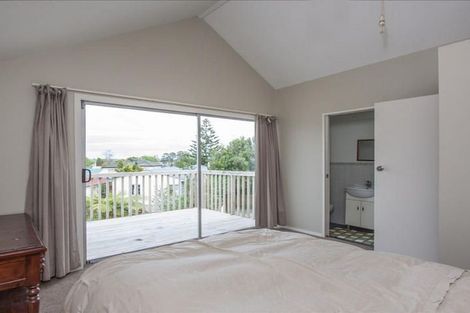 Photo of property in 21 St Georges Road, Avondale, Auckland, 0600