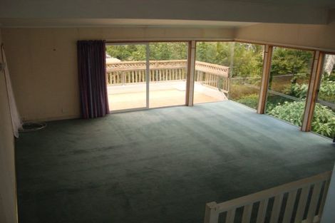 Photo of property in 635 Glenfield Road, Totara Vale, Auckland, 0629