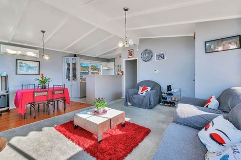Photo of property in 2 Karo Place, Glendene, Auckland, 0602
