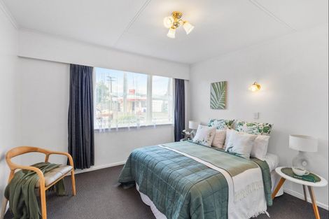 Photo of property in 53 Queenwood Road, Levin, 5510