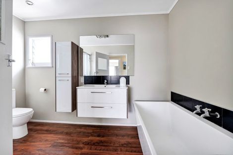 Photo of property in 1 Regan Street, Stratford, 4332