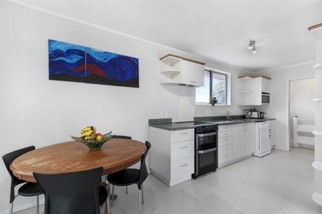 Photo of property in 28 St Catherine Crescent, West Harbour, Auckland, 0618